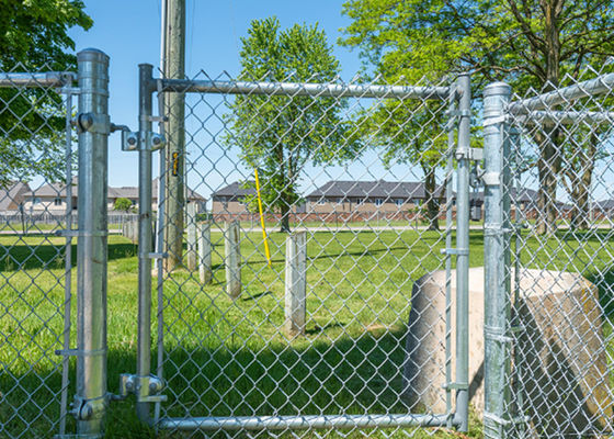 25mm 3mm ব্যাসার্ধ গ্যালভানাইজড চেইন লিঙ্ক বেড়া নিম্ন কার্বন ইস্পাত তার