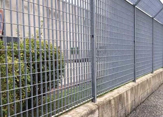 Steel Grating Fences From Welded Or Press-Locked Steel Grating