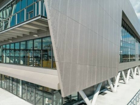 গ্যালভানাইজড ছিদ্রযুক্ত ইস্পাত তারের জাল মরিচা প্রতিরোধী টেকসই উপাদান বায়ুচলাচল স্ক্রিনিং এবং নির্মাণের জন্য উপযুক্ত